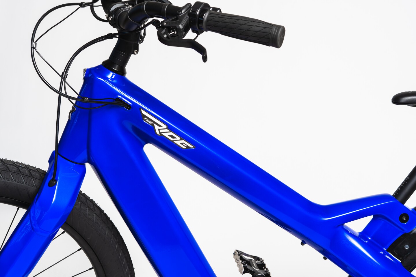 The Radiant Carbon features internally routed cables and hoses