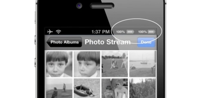 The iExpander battery is displayed on the screen next to the iPhone's battery