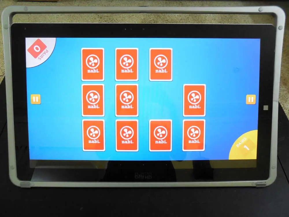 Playing a 2 player game on the nabi Big Tab (Photo: Lakshmi Sandhana/Gizmag.com)
