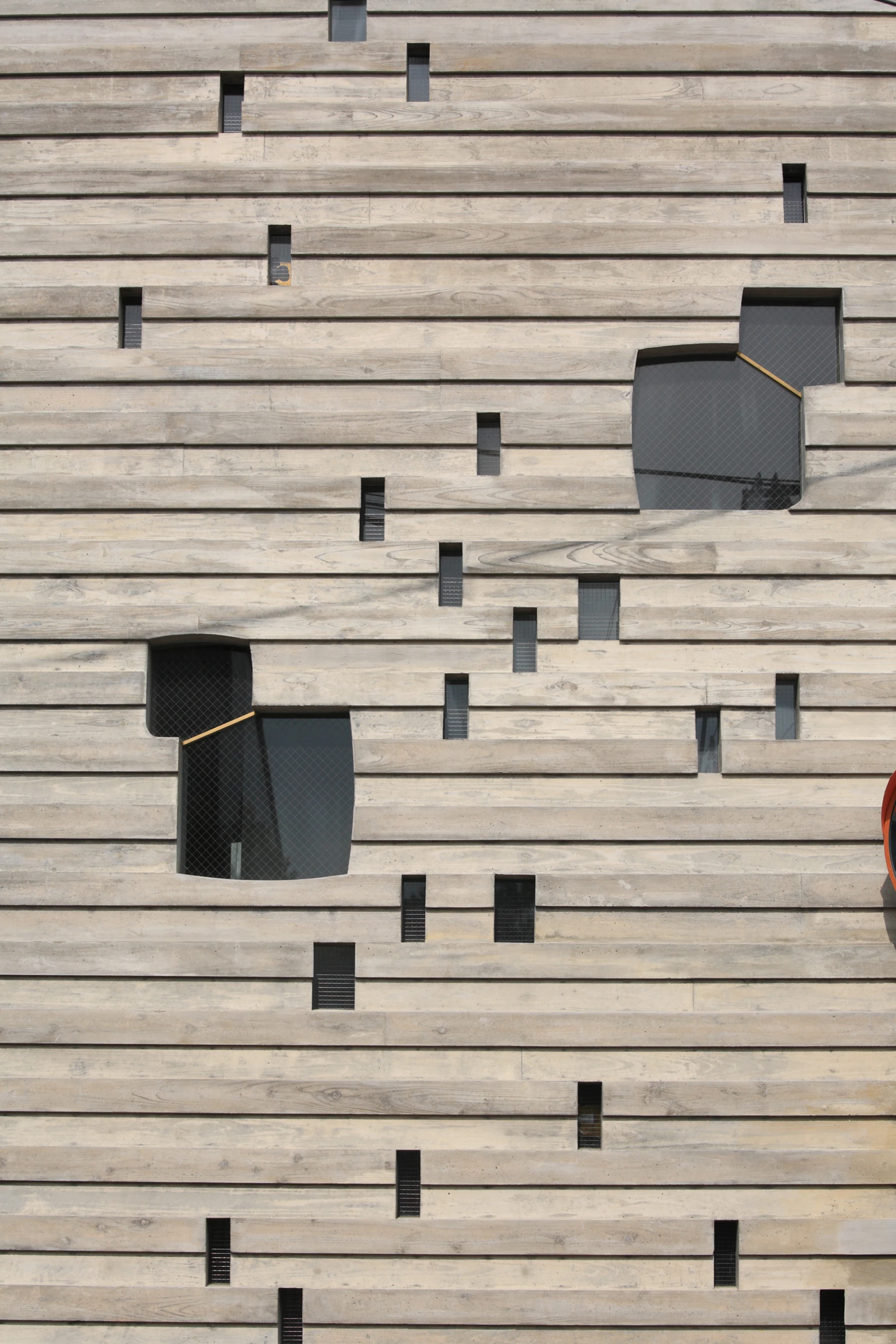 Sabaoarch installed lots of small windows (Photo: Ohno Shigeru)