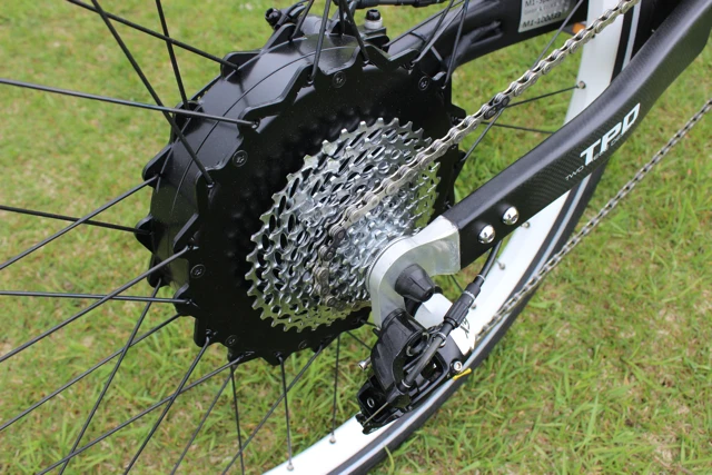 The bike features a 500-watt brushless rear hub motor