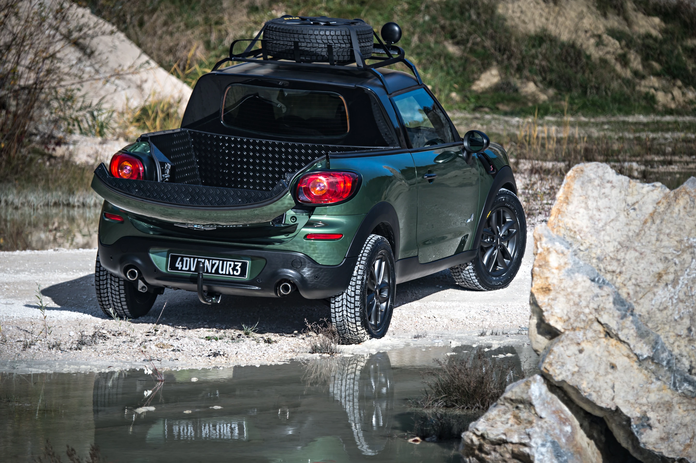 A MINI gets a pickup bed