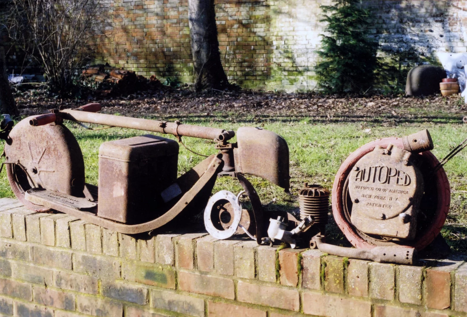 The only Autoped other than the one which sold earlier this year we can find having surfaced at auction was a basketcase which sold for £805 (US$1608) at a Bonhams London sale in 2007.
