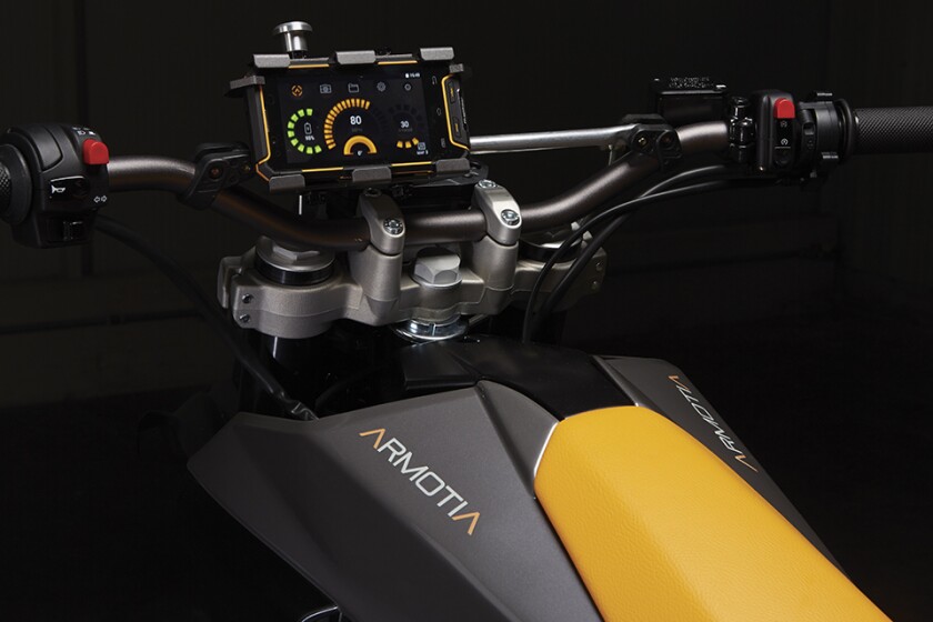 Armotia Due R: smartphone display opens up extraordinary capabilities
