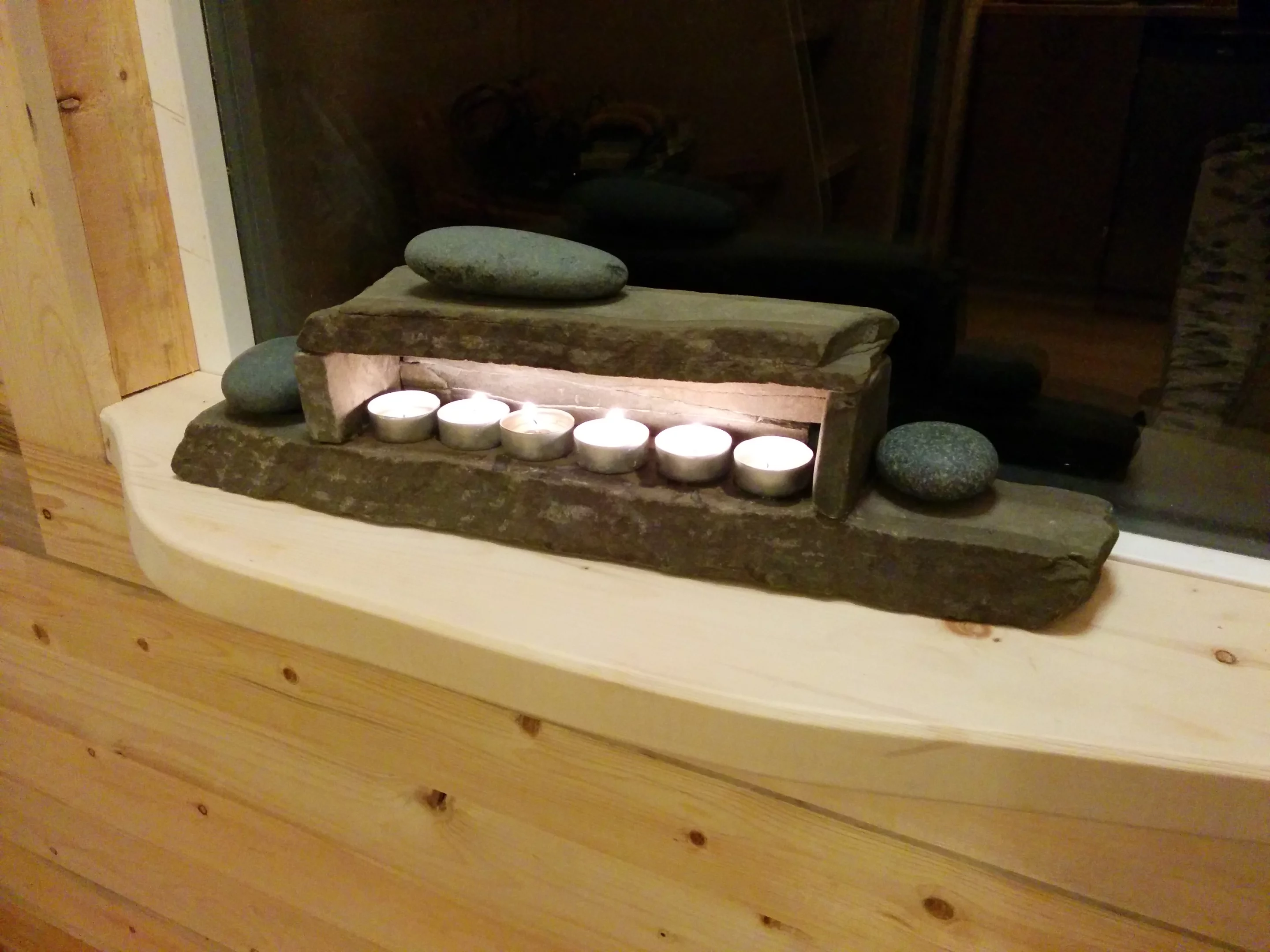 A novel tea candle "heater," which de Ruiter says throws out a decent amount of heat (Photo: Geoff de Ruiter)