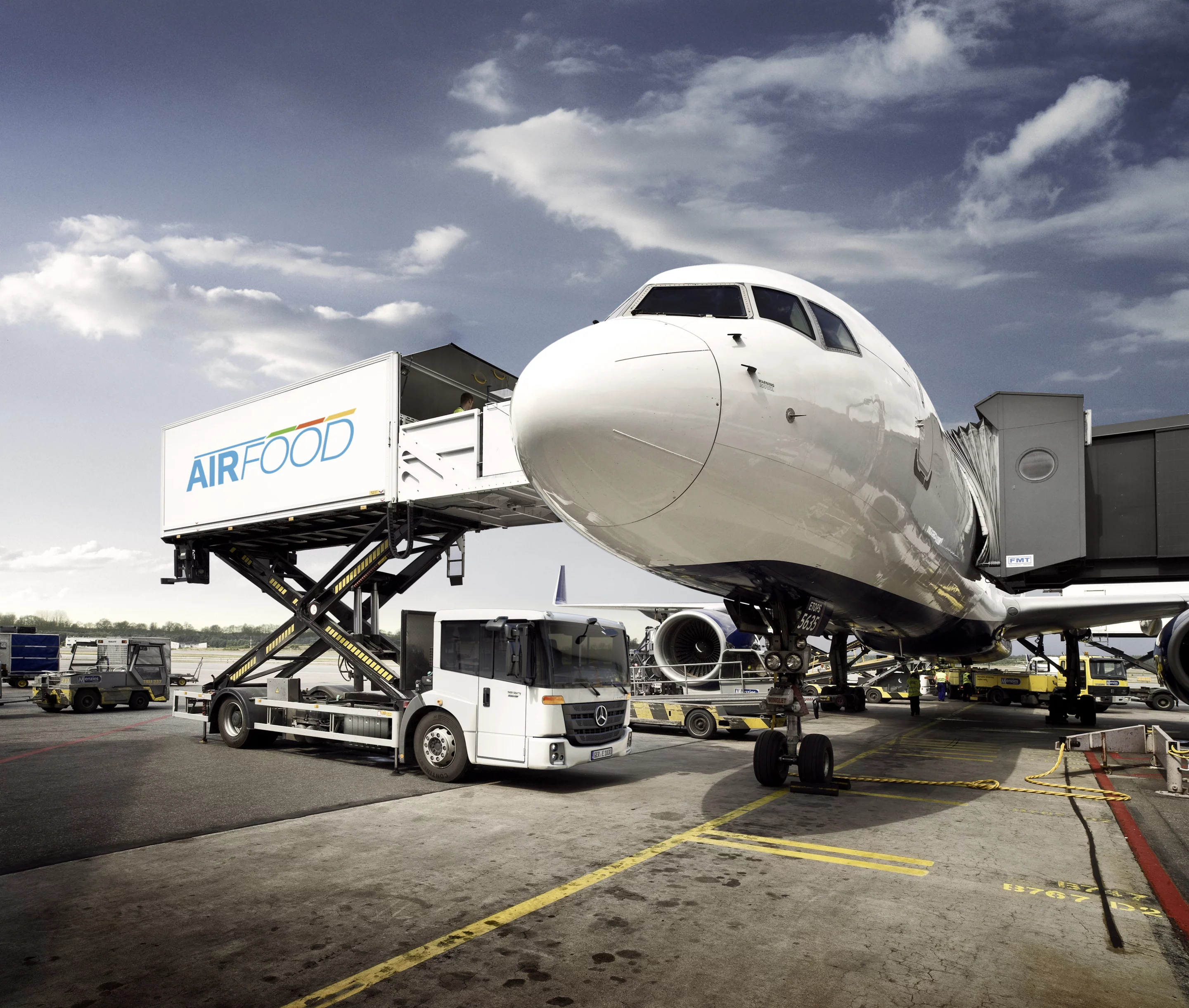 Econic showing its versatility in a cargo loading capacity