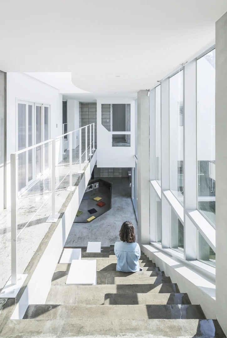 The Flying House has a total of three floors