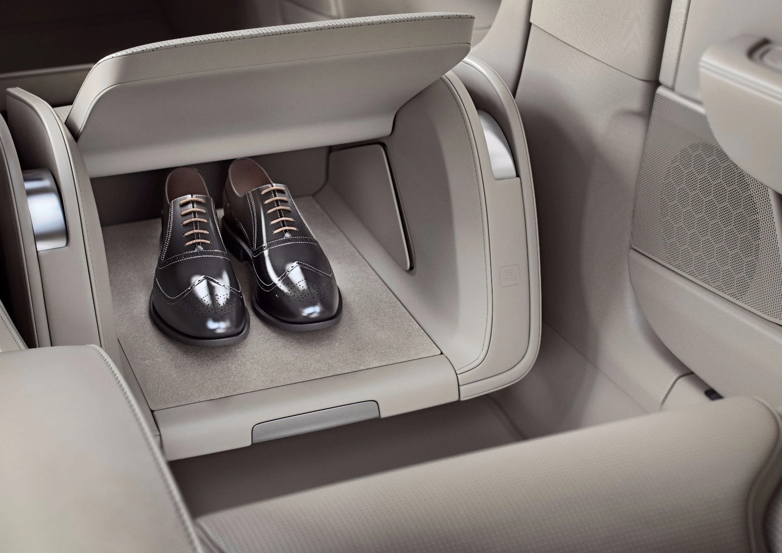 The Lounge Console in the Volvo S90 Excellence acts as shoe holder