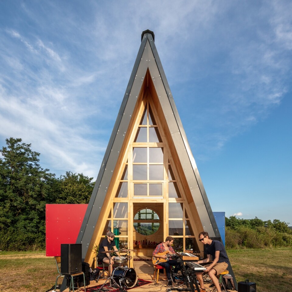 Grand Cabin Club was designed by Hello Wood, which is led by Dávid Ráday, András Huszár, Nóra Fekete, and Ádám Bajtai