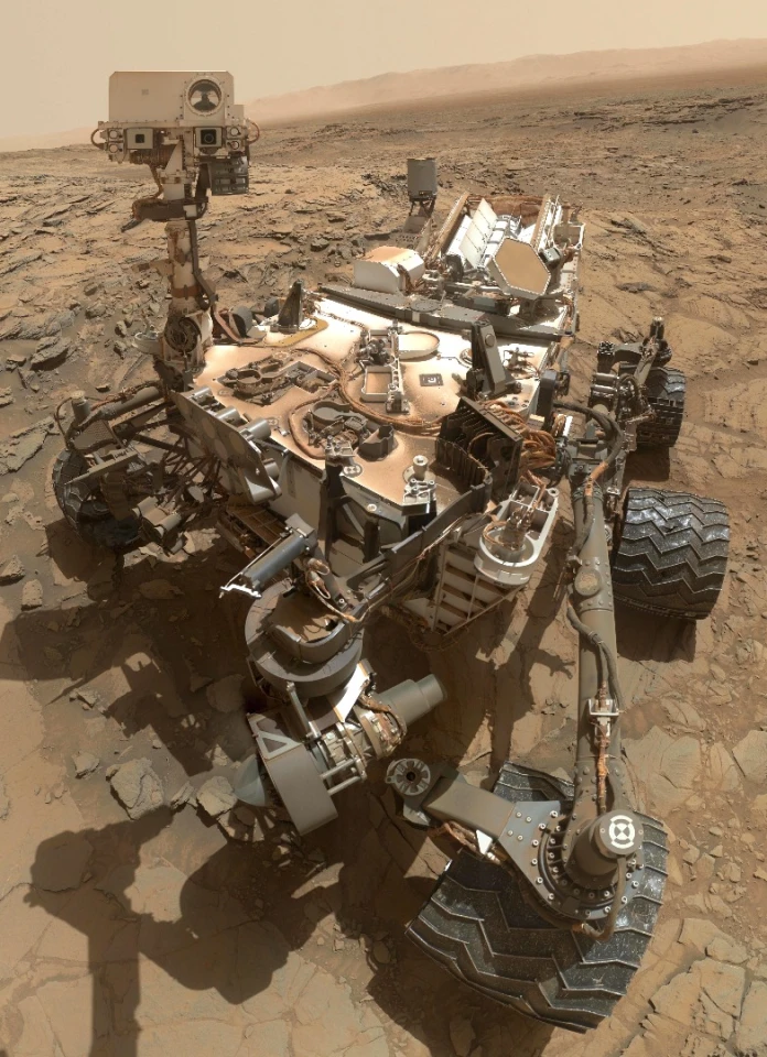 Self-portrait of a dusty Curiosity