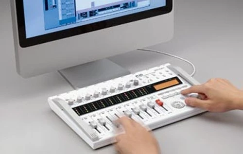 Easy USB interface to Cubase LE 4 or your preferred DAW software.
