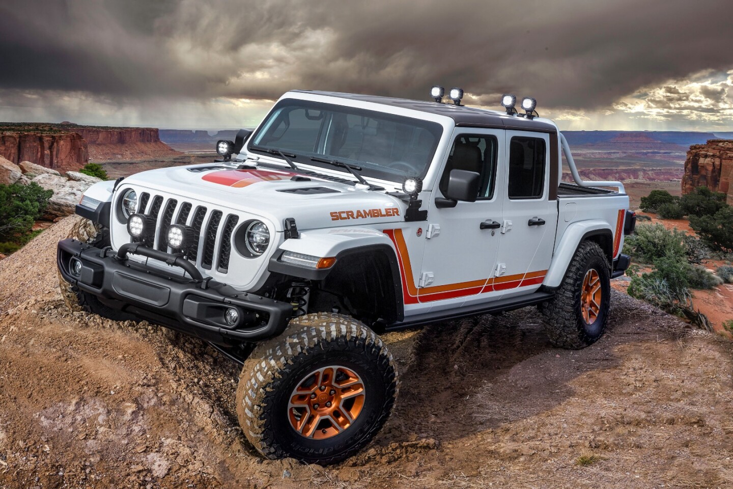 Along with its retro paint job, the JT Scrambler includes a prototype roll bar, LED lighting, a 2-in lift and other upgrades