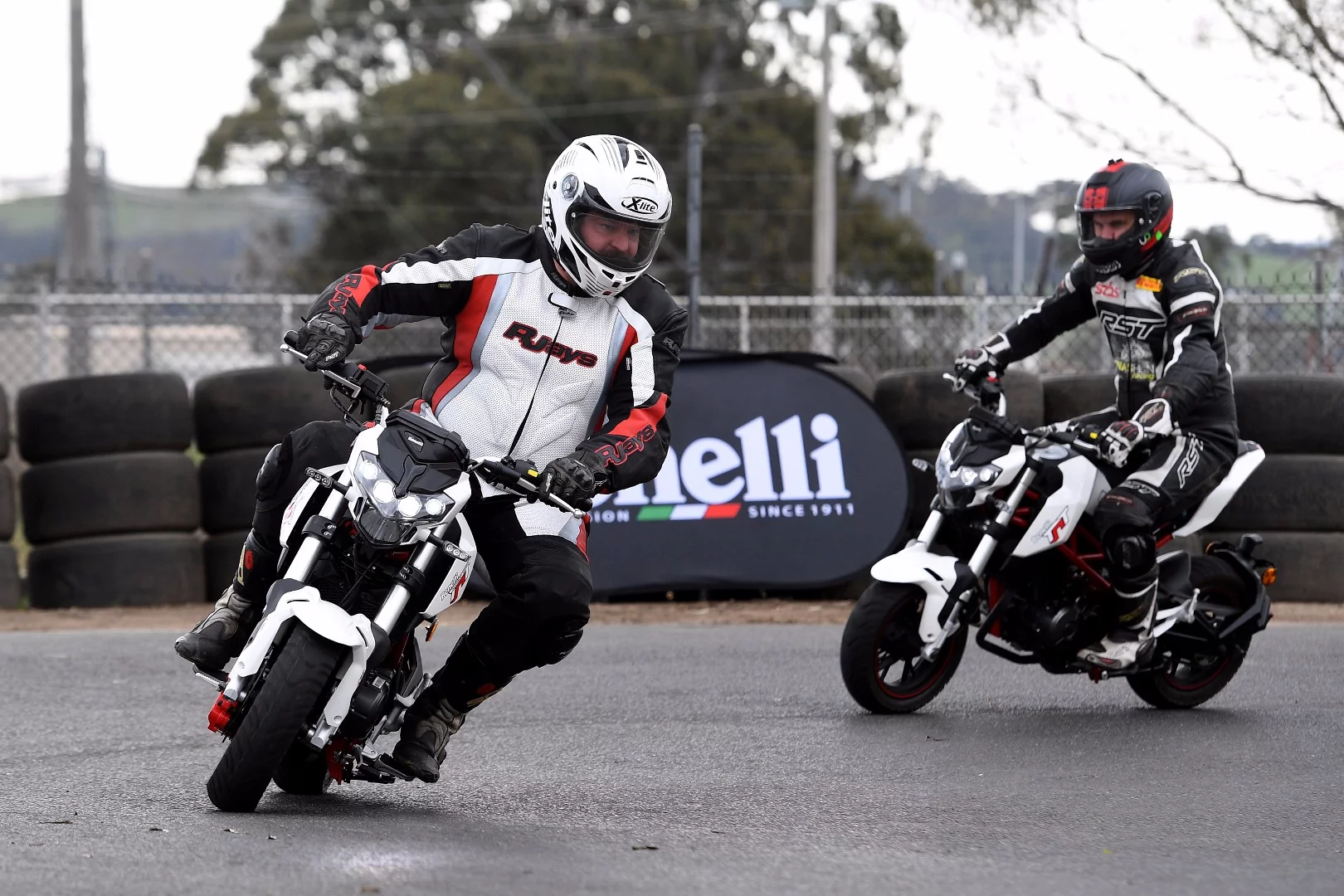 Benelli TnT125: but it's about 17kg heavier than the Grom