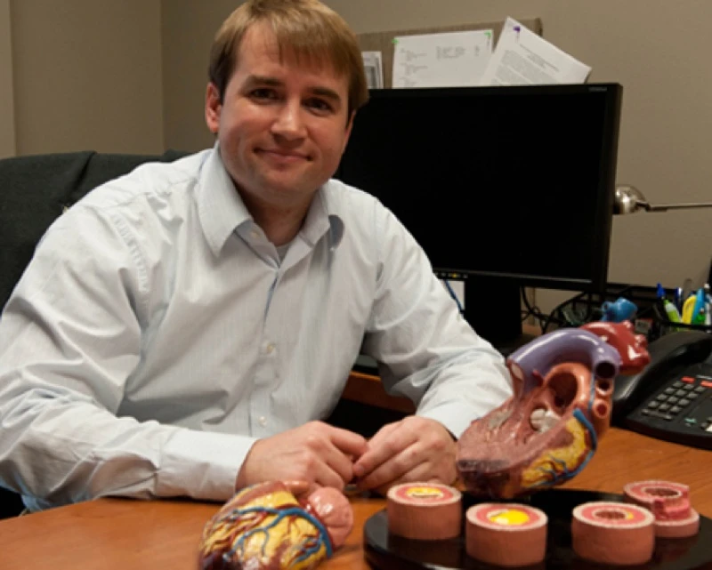 UTA bioengineer Aaron Baker