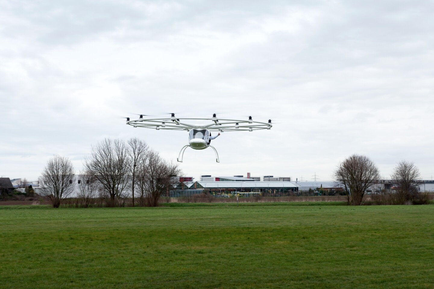 Built from fiber composite material with a 450 kg (992 lb) take-off weight, nine individual batteries power the all-electric motors and 18 rotors to make for a top speed of 100 km/h (62 mph)