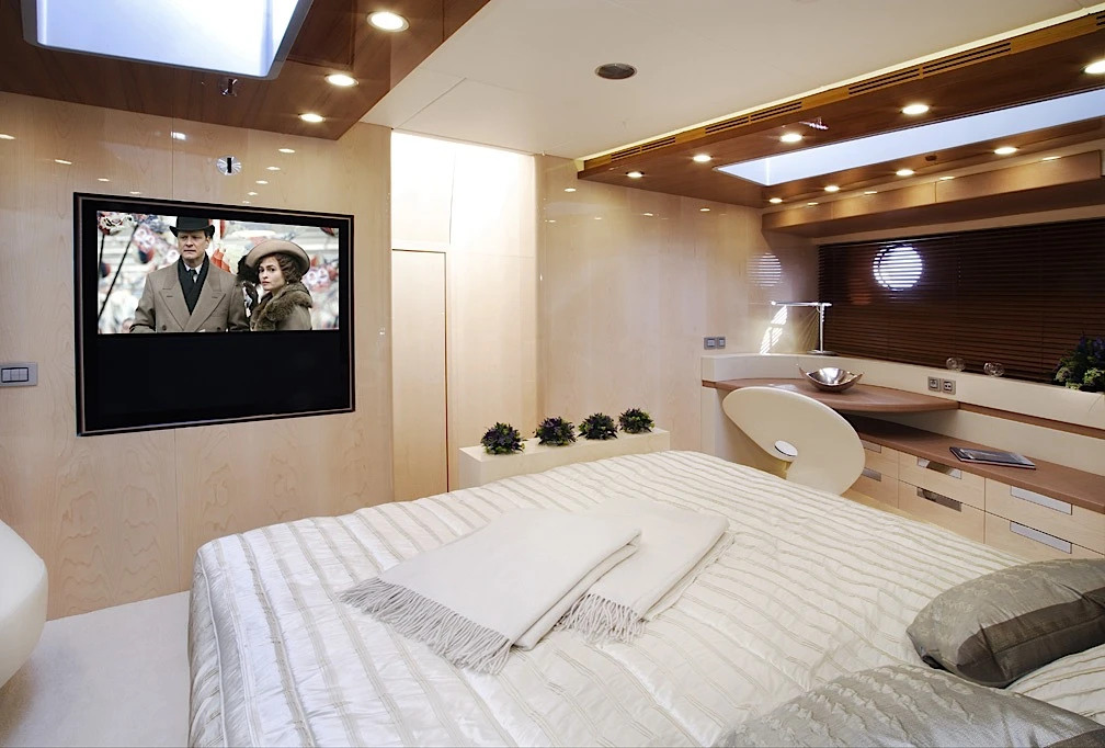 M/Y Shooting Star bedroom