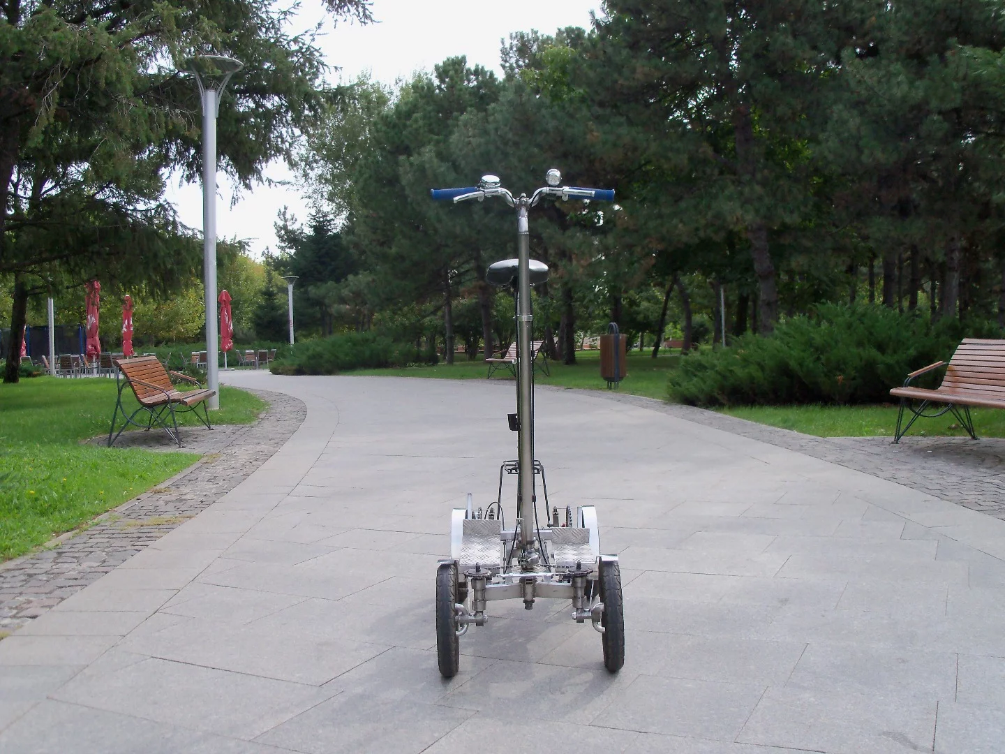 The Carpii 4ciclet's fairly narrow frontal profile makes it reasonably nimble in traffic