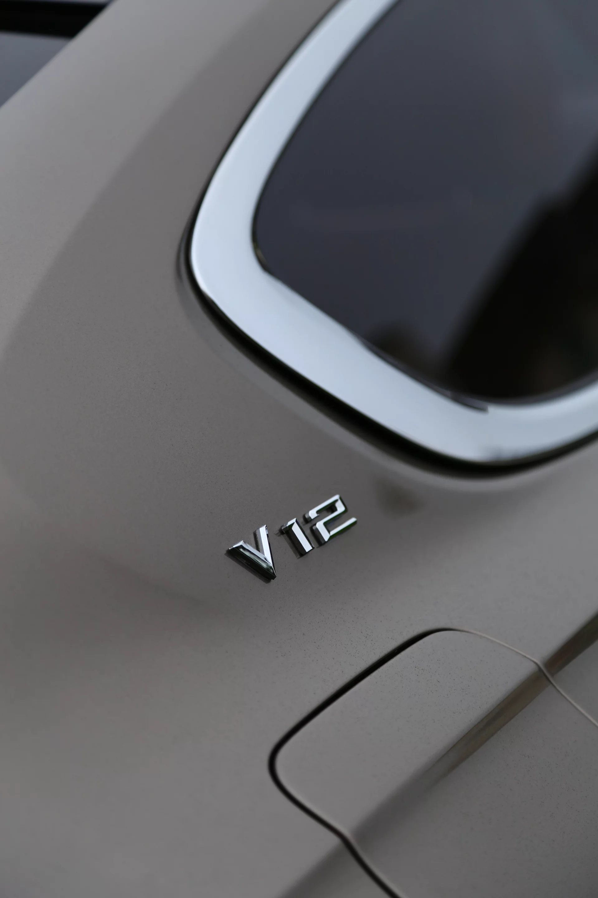 Pininfarina Gran Lusso Coupe features BMW's V12 beneath its big, long bonnet (Photo: Angus MacKenzie/Gizmag.com)