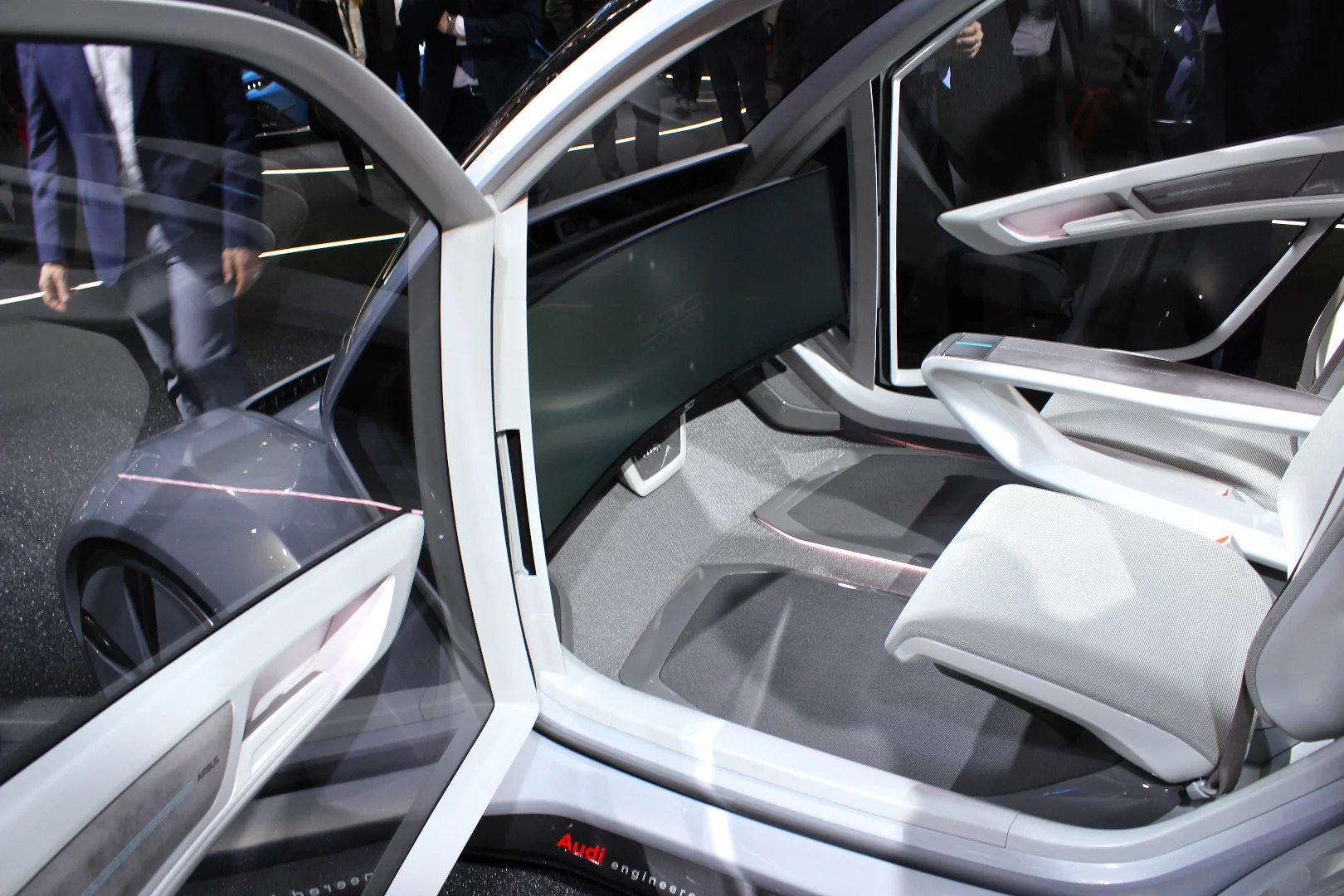 A look at the curvy 49-in touchscreen