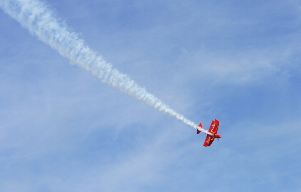 The Oracle Challenger 3 piloted by Sean D. Tucker - 'The world's best aerobatic bi-plane'
