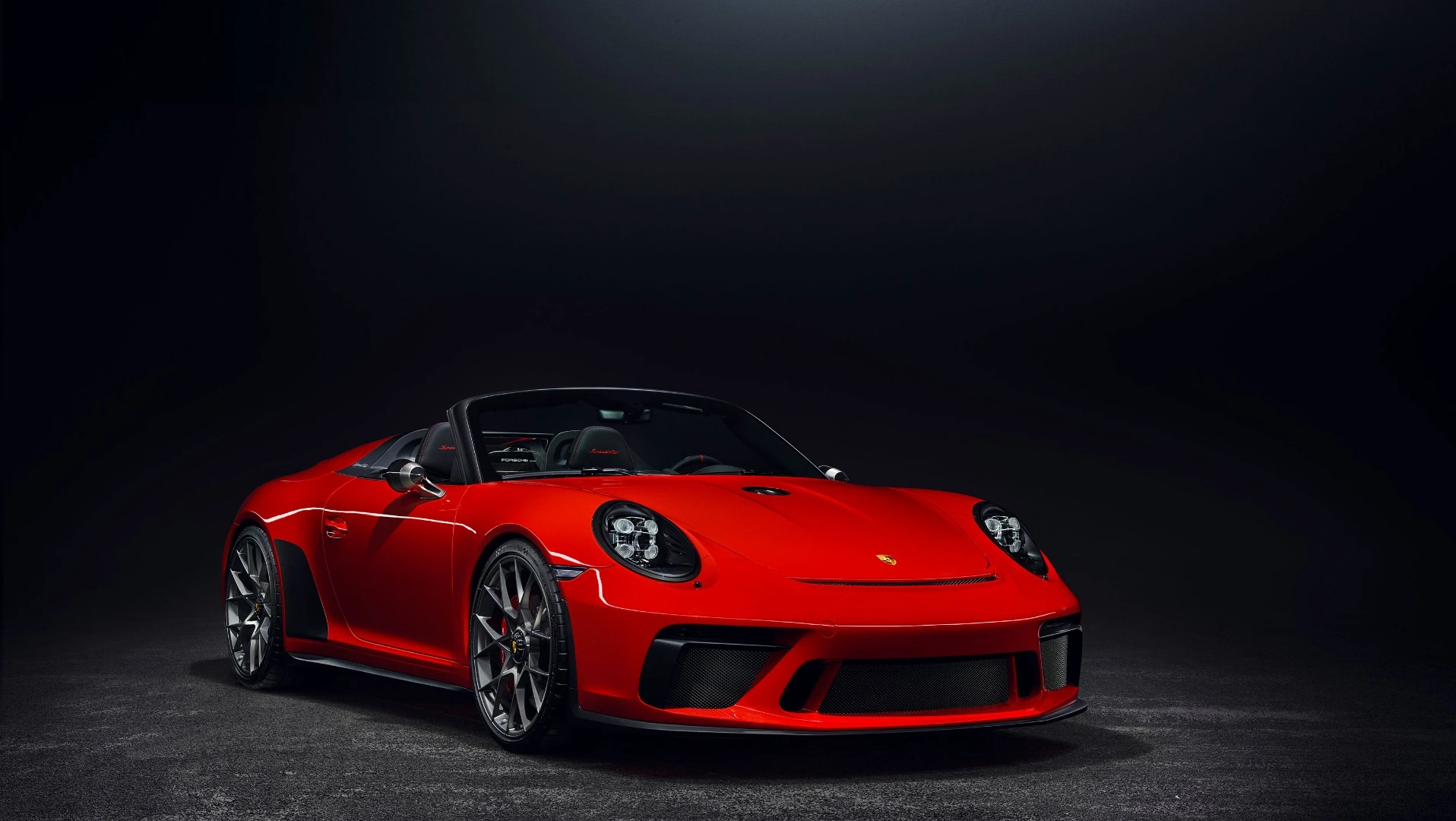 A lightweight tonneau cover with Tenax buttons will be included with the car, in lieu of a soft top cover