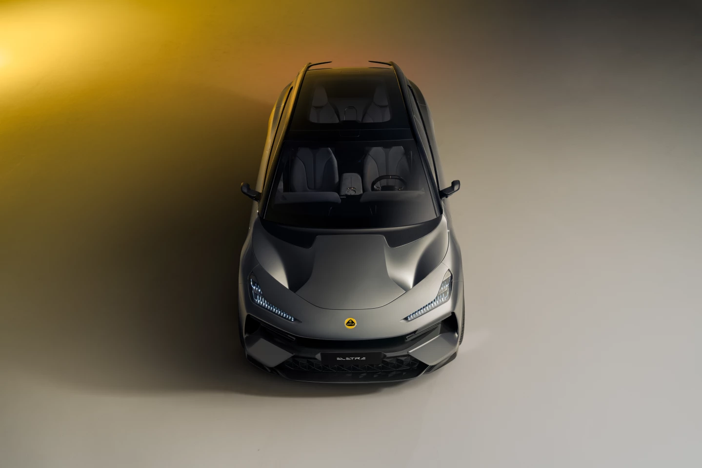 Lotus makes its porosity known on the hood