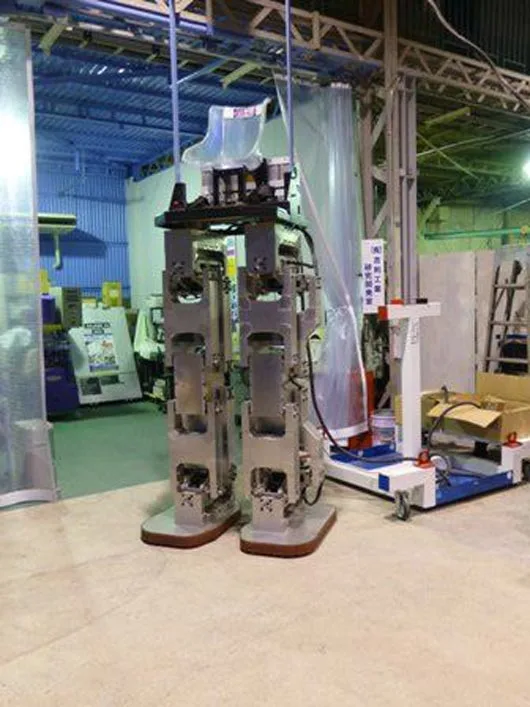 A front view of Hajime Sakamoto's 4 meter tall robot with pilot seat