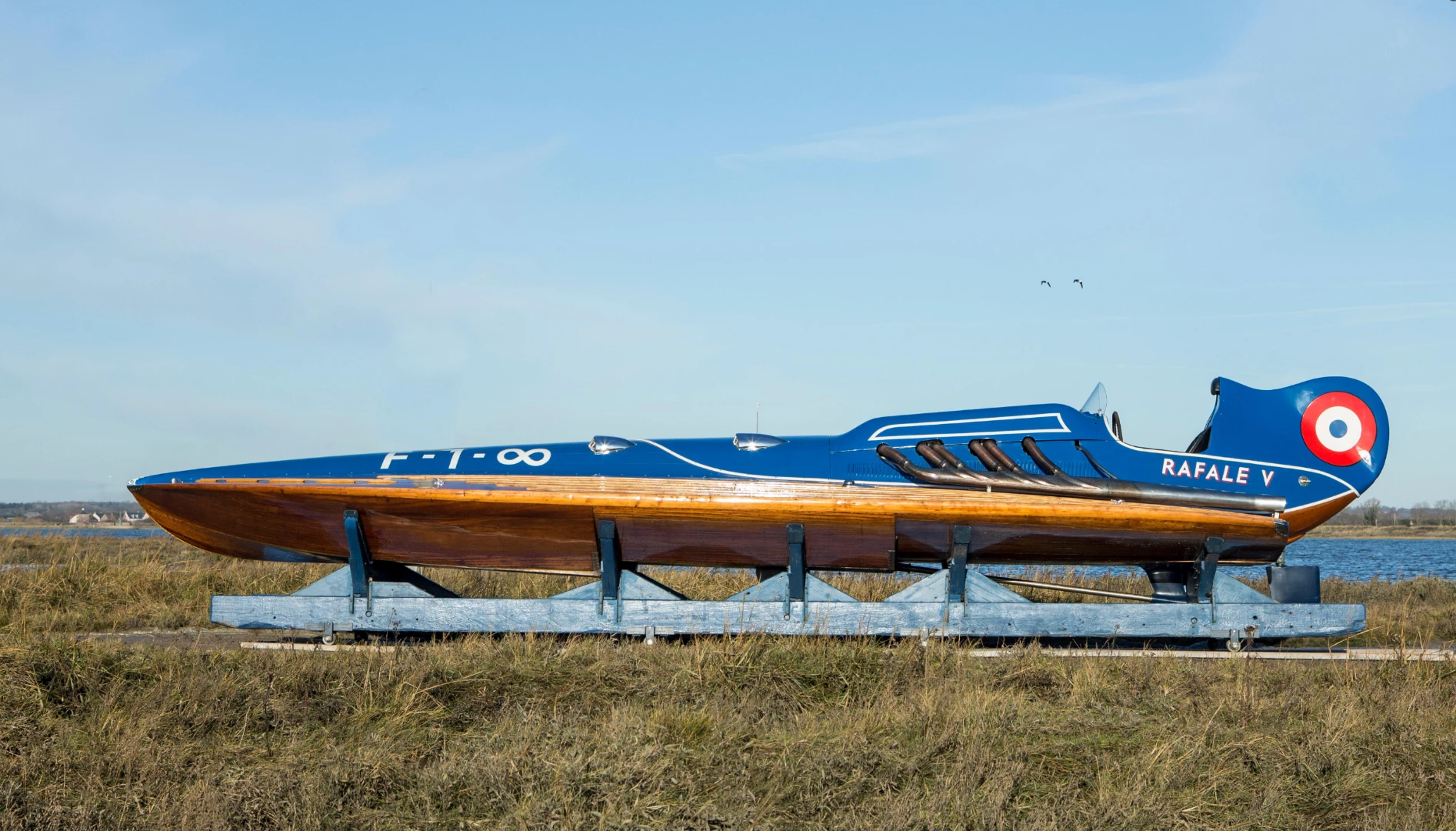 One of the fastest boats in the world between the wars, this 1934 Hispano-Suiza 36-liter V12 Hydroplane has a fascinating provenance and can be heard for miles when its 36-liter Hispano-Suiza V12 engine fires up. The winner of events such as the 1938 Lyon-Marseille-Cannes race, and the 1936 President of the Republic prize at the Nautical Week in Cannes, where it averaged 90.34 km/h over the 12 km race distance.