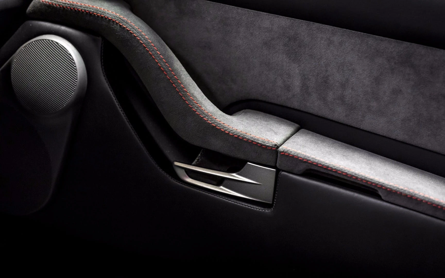 Stunning interior details on the Gunther Werks 400R