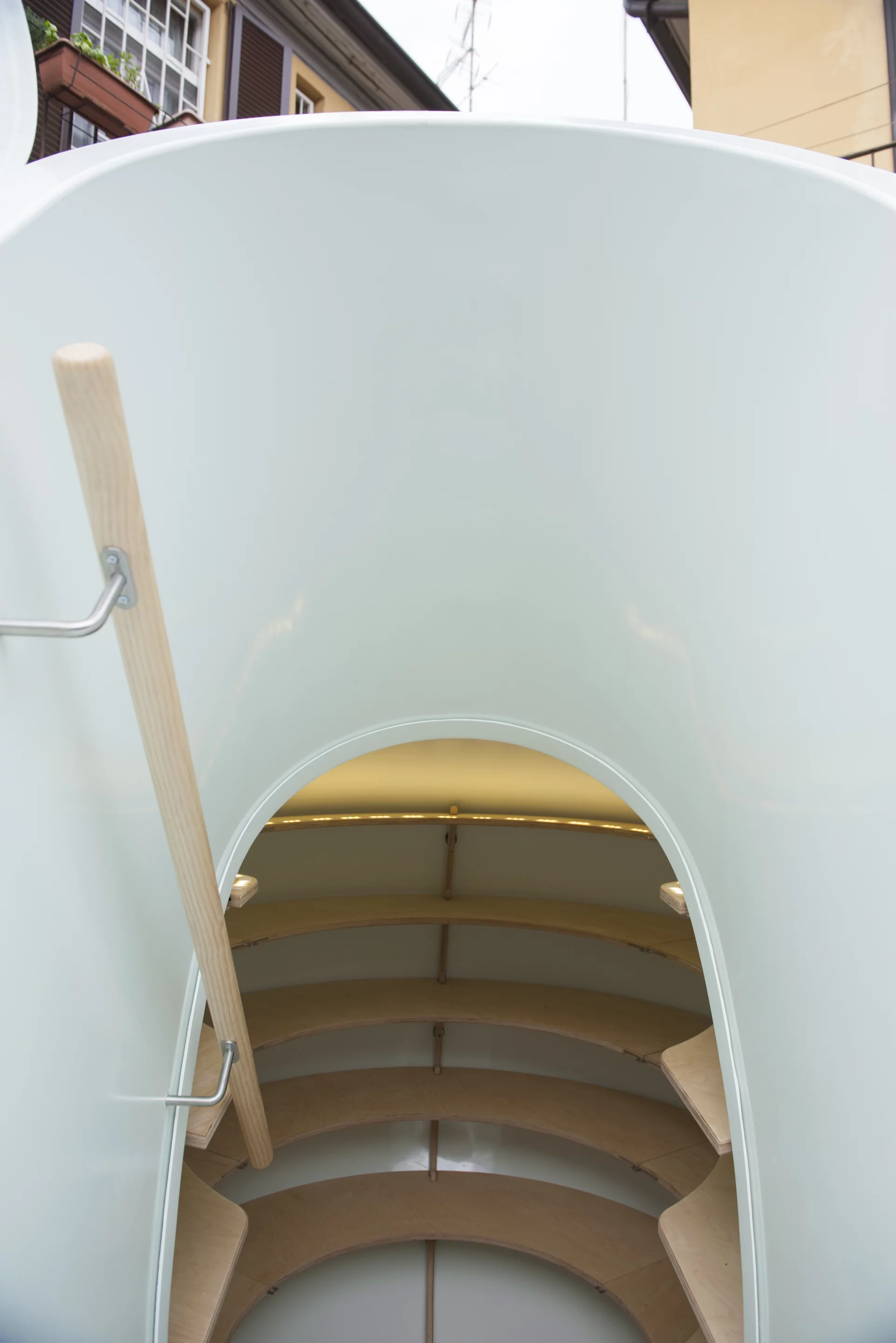 Access to Groundfridge is gained via a hatch-like door, and steps lead into the cellar proper (Photo: Weltevree)