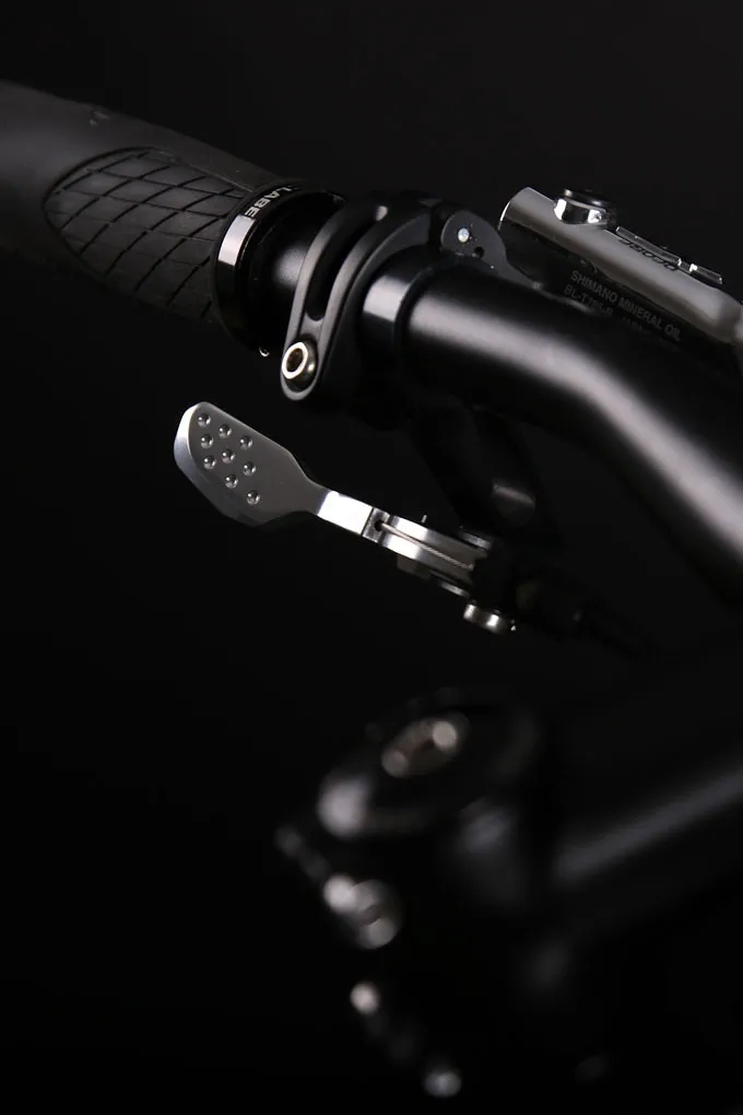 One of the flat-bar Shift:R Tour shifters