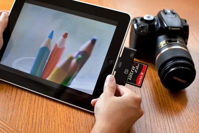 The CF Card Reader for iPad