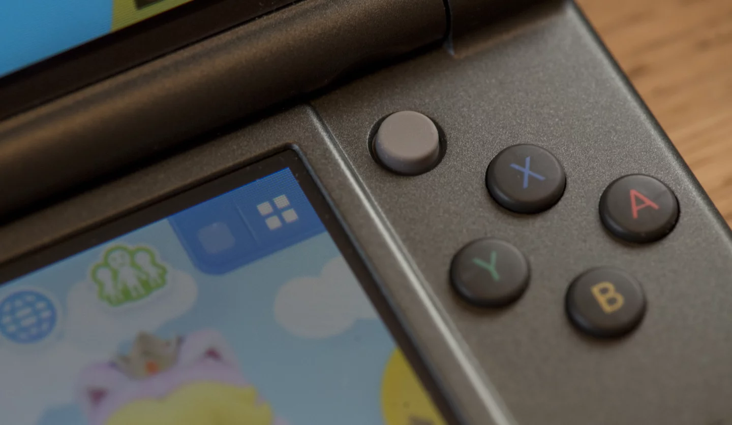 The C-stick on the New Nintendo 3DS XL (Photo: Simon Crisp/Gizmag.com)