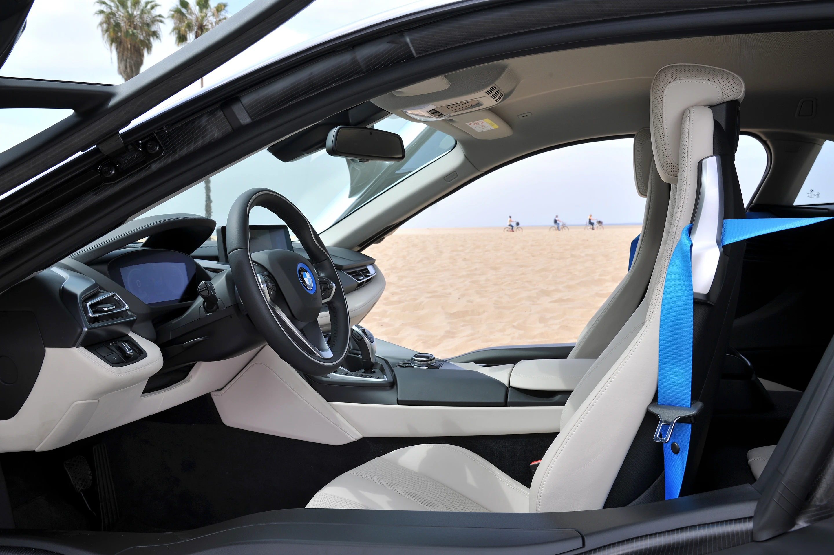 The BMW i8 - interior
