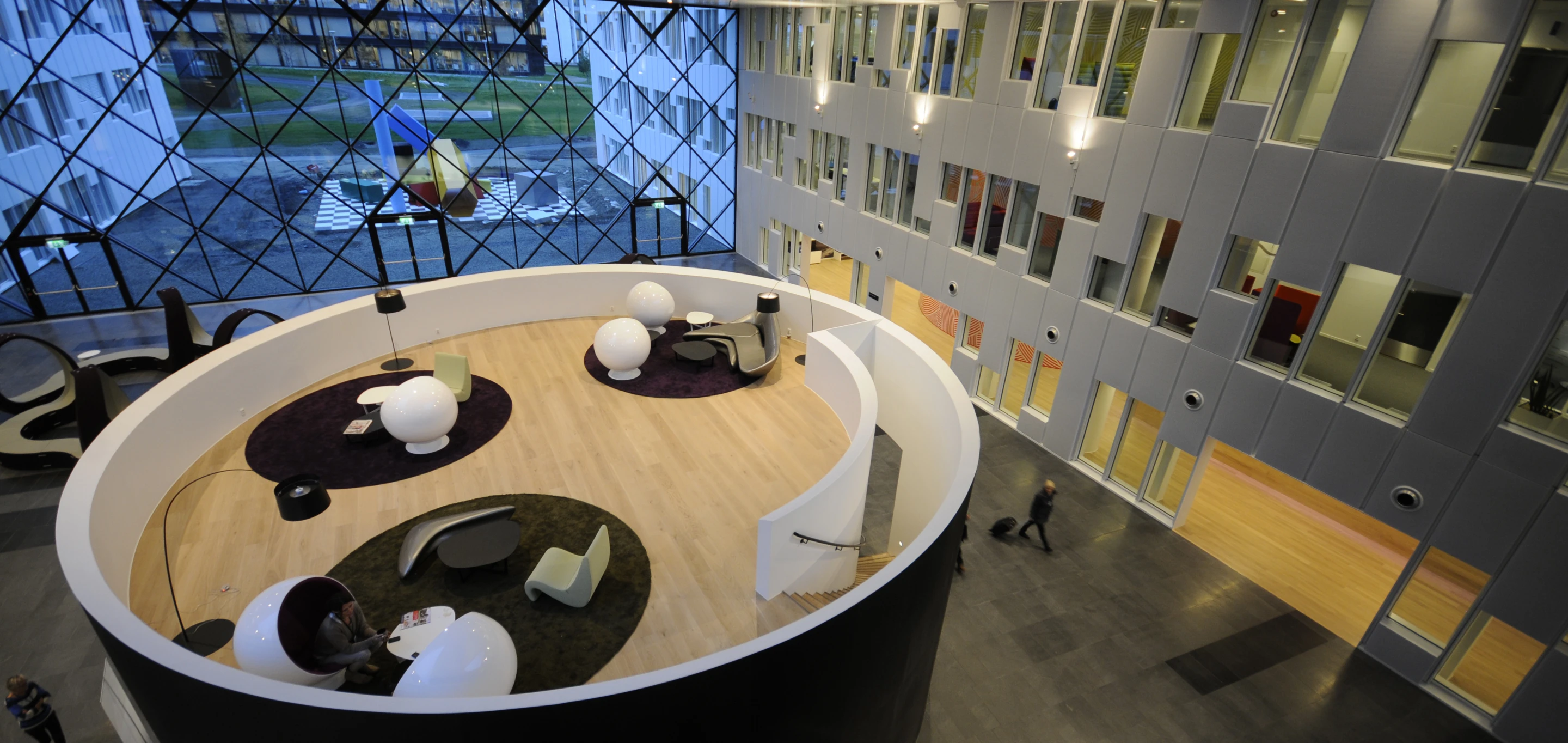 Break-out space in the HQ's atrium (Photo: A-Lab)