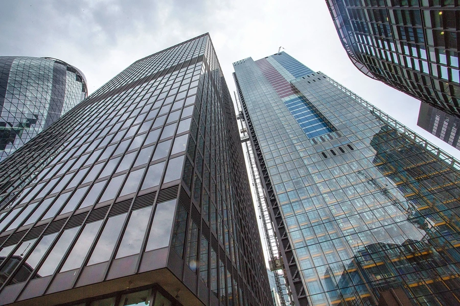 The Leadenhall Building provides 610,000 sq ft (57,000 sq m) of floor space over 46 floors
