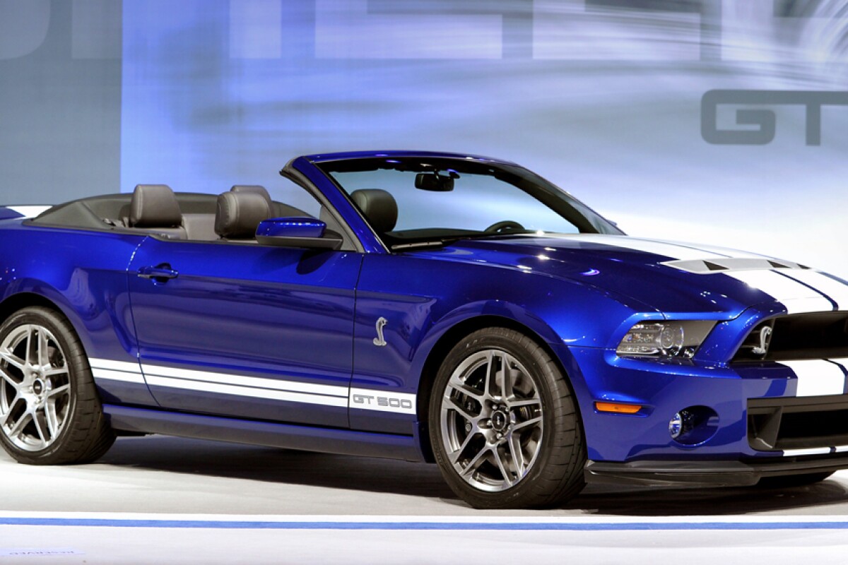 The 2013 Shelby GT500 convertible debuted in Chicago to mark SVT's 20th anniversary