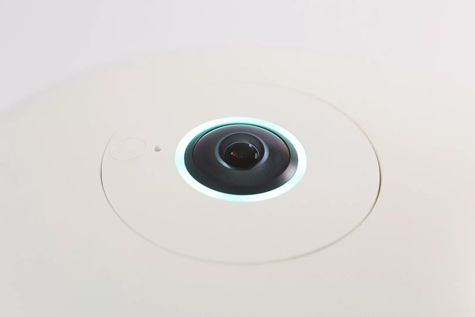 Keecker has a 13 MP panoramic Sony camera up top for 360° video