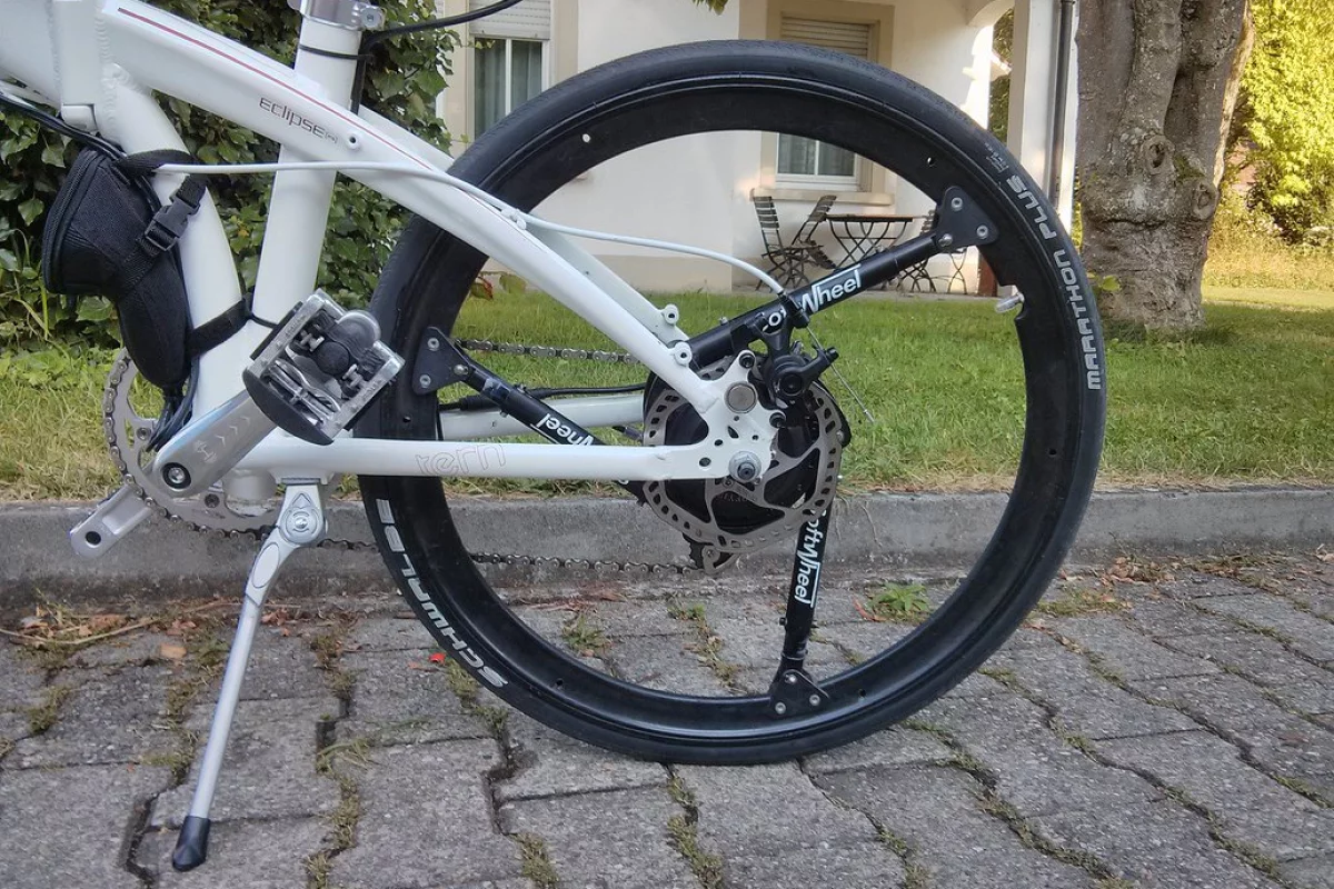 SoftWheel's Fluent wheel features shocks instead of spokes