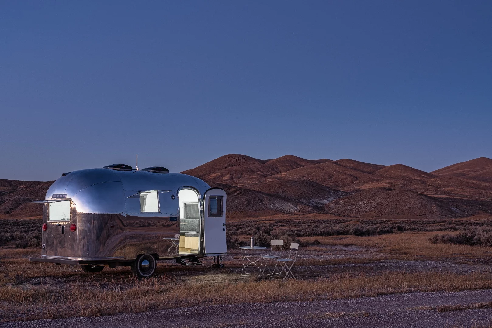 The Kugelschiff serves as a portable office and retreat