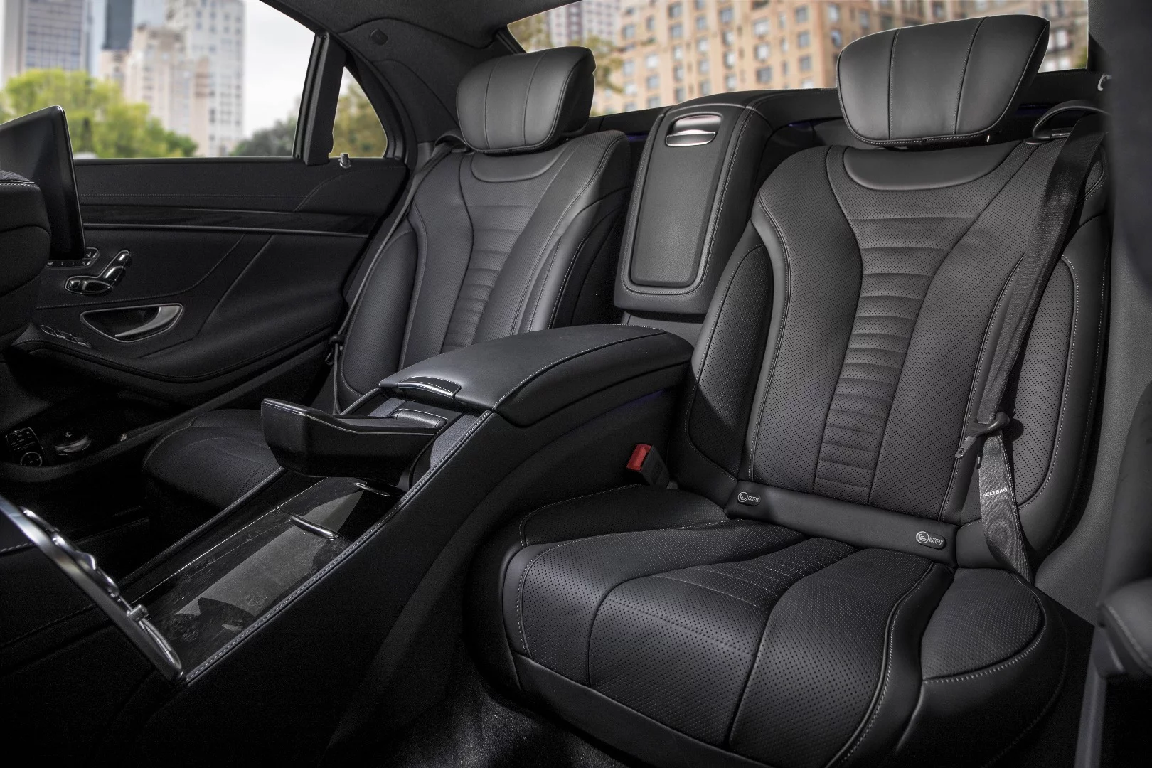 Those who want the back seat of the 2018 S450 just as creme should opt for the Executive Rear Seat Plus package with its right rear seat ottoman, massage functions, and more