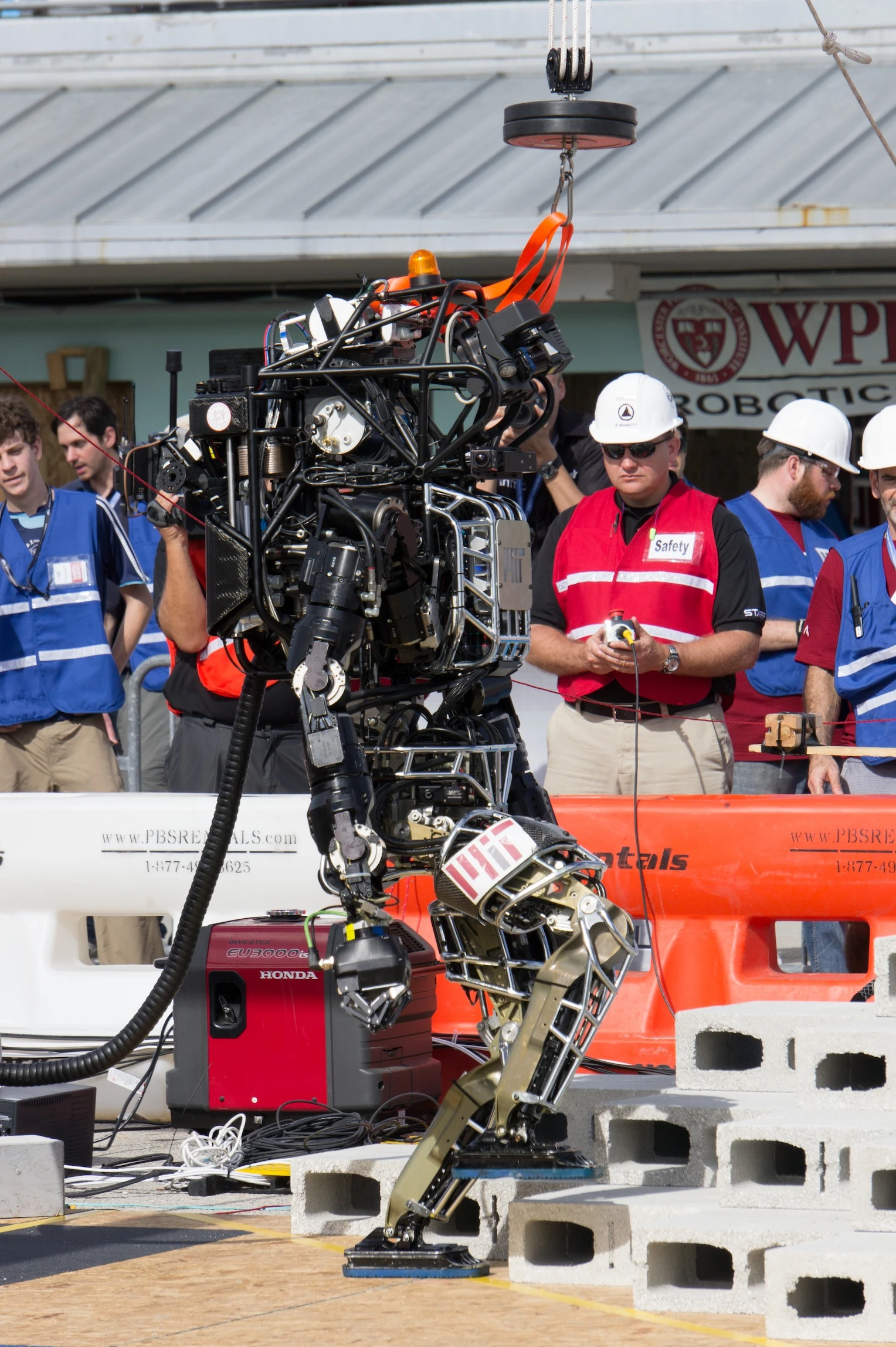 MIT robot beginnig run on terrain course