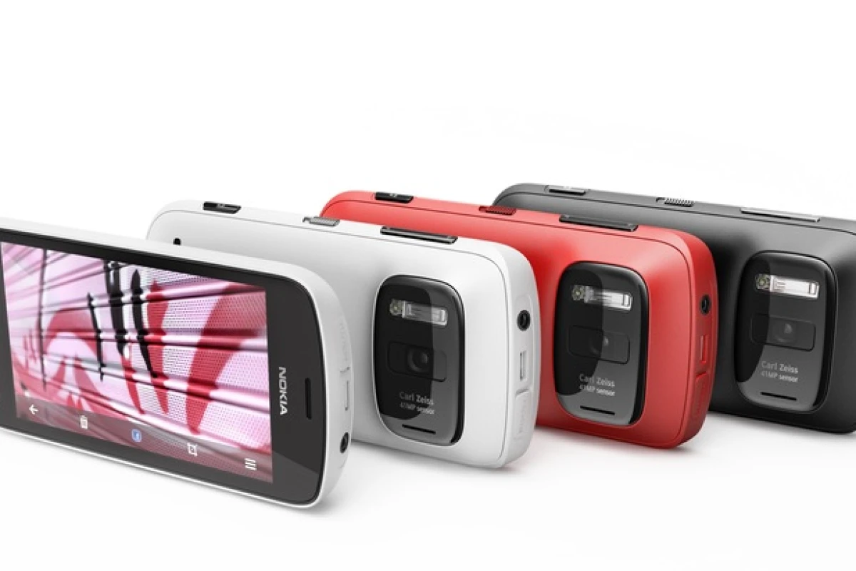 The Nokia 808 PureView is a new smartphone with an astounding 41-megapixel image sensor