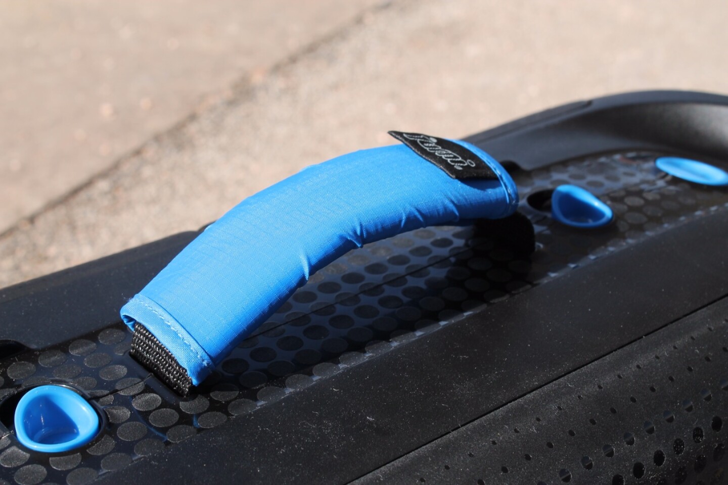The handle of the Jurni has a padded grip