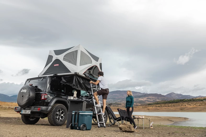 Setting up basecamp with the Fjordsen Beyond X Large RTT