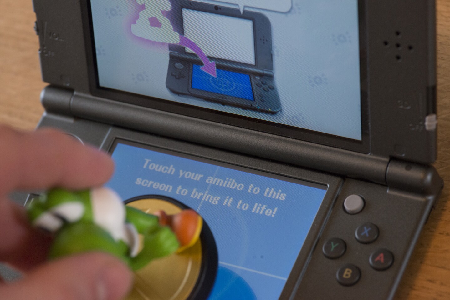 The New Nintendo 3DS XL has built-in support for Amiibo (Photo: Simon Crisp/Gizmag.com)