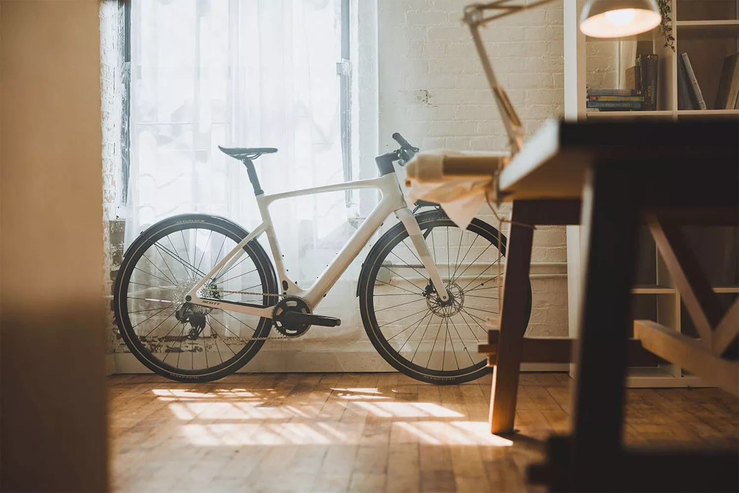 There's a 360-Wh battery inside the downtube, and the ebike is compatible with an optional range extender