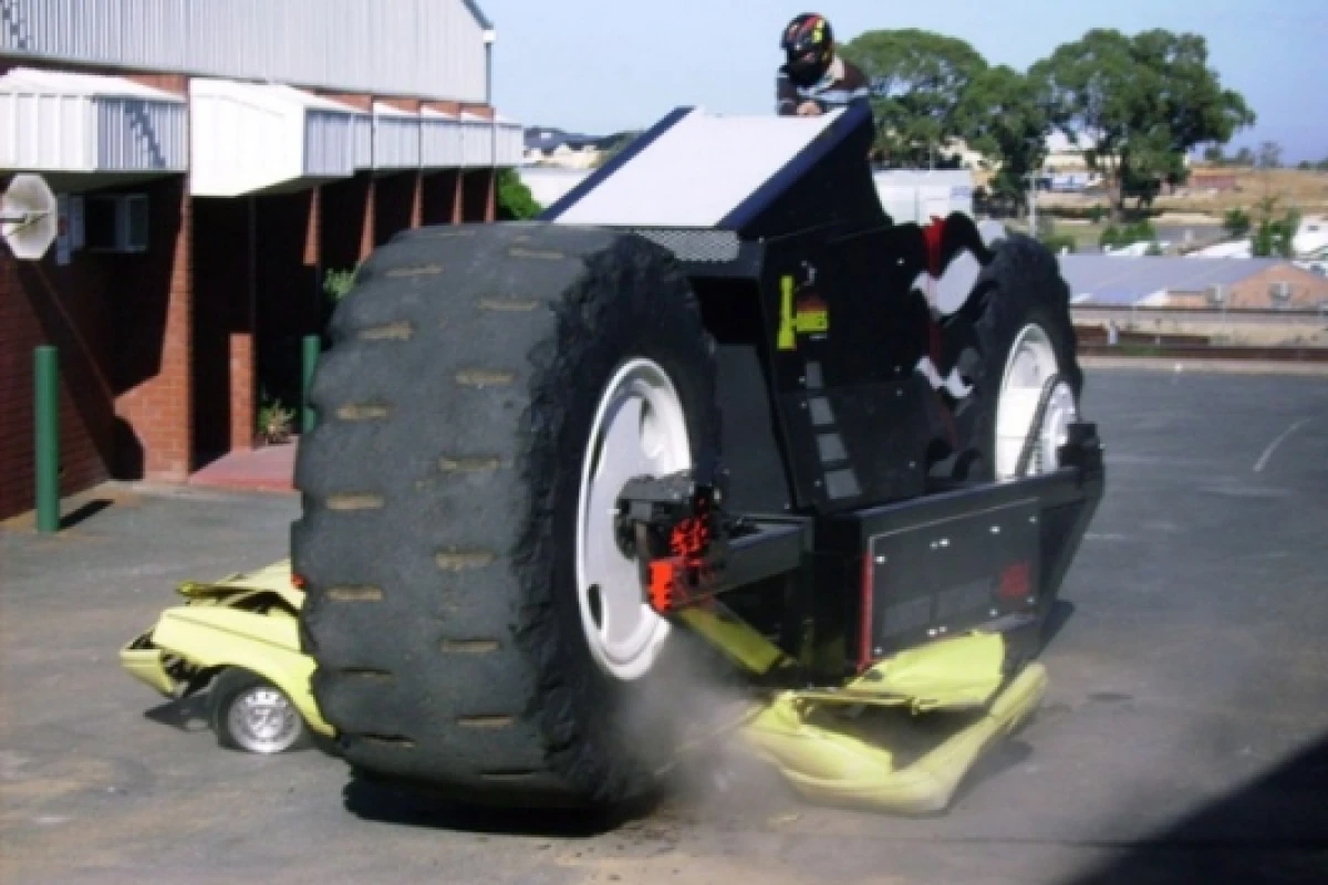 Car crushing Monster Motorbike