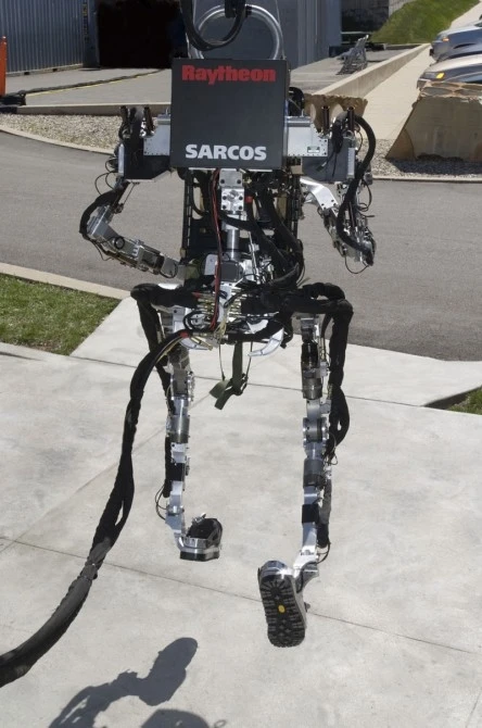 Rear view - Click image to enlargePhoto: Raytheon Company