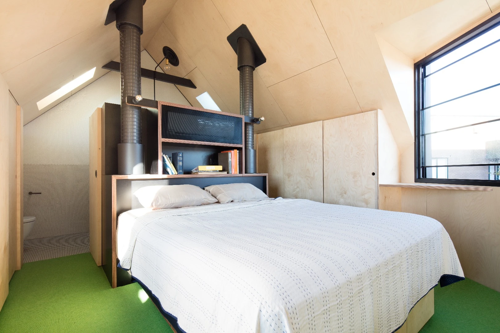 The Acute House comprises a total floorspace of 144 sq m (1,550 sq ft), spread over three main floors, plus a basement